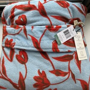 NWT Vera Bradley Floral Blue and Red Travel Pillow/Blanket